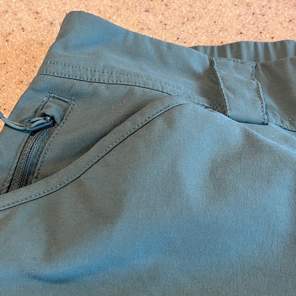 Duluth shorts - Picture 3 of 9